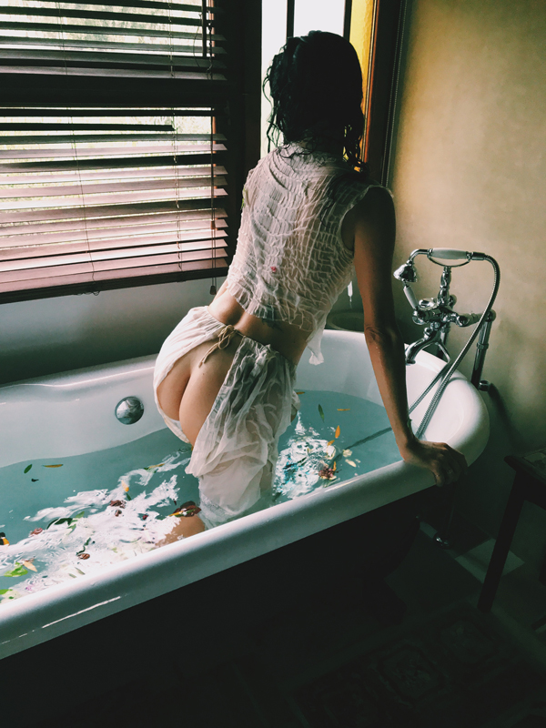 Elli Stefanidi Bathtub web